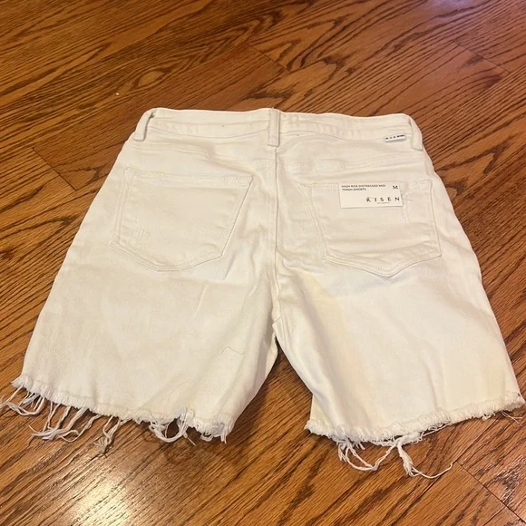 NWT Risen Jeans Woman’s White High Rise Distressed Mid Thigh Jean Shorts Size M